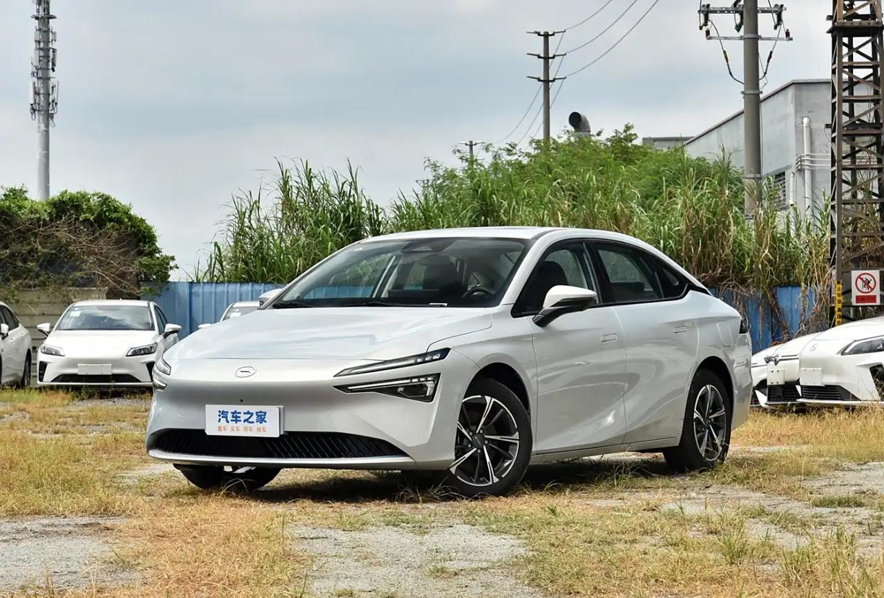AION S MAX：12万级纯电家轿的“实用主义革新者”，以场景适配打破配置堆