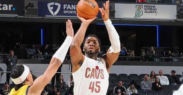 北京时间12月2日，NBA常规赛继续进行。骑士几乎全场领先，次节一度领先21分。