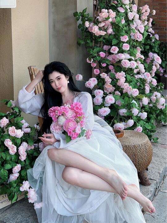 樱花树下站谁都美，我的爱给谁都热烈