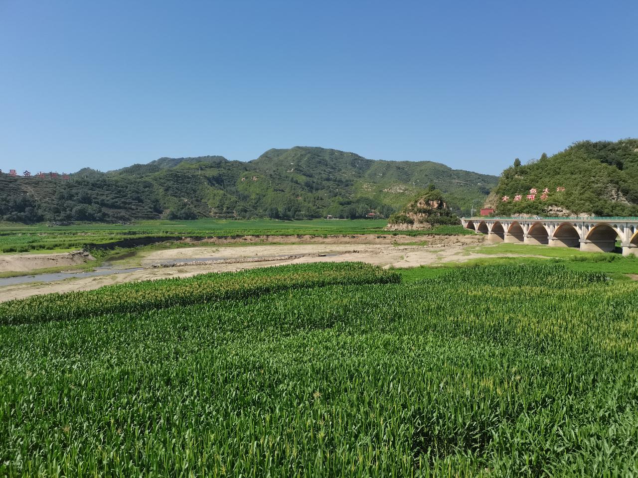 野沟门水库
由于水库扩容
水库已经没有多少水了
原先的碧波荡漾
已经消失不见
库