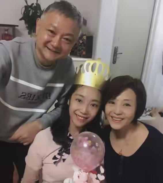 他们差点“毁掉”贾宝玉，就凭这一手。
不是磨掉男儿气，而是给他贴上了戏曲旦角的“