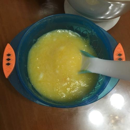 我婆婆非要给6个月的孩子喂米糊，我说这么小孩子不能吃！而且米糊没有营养，我婆婆却