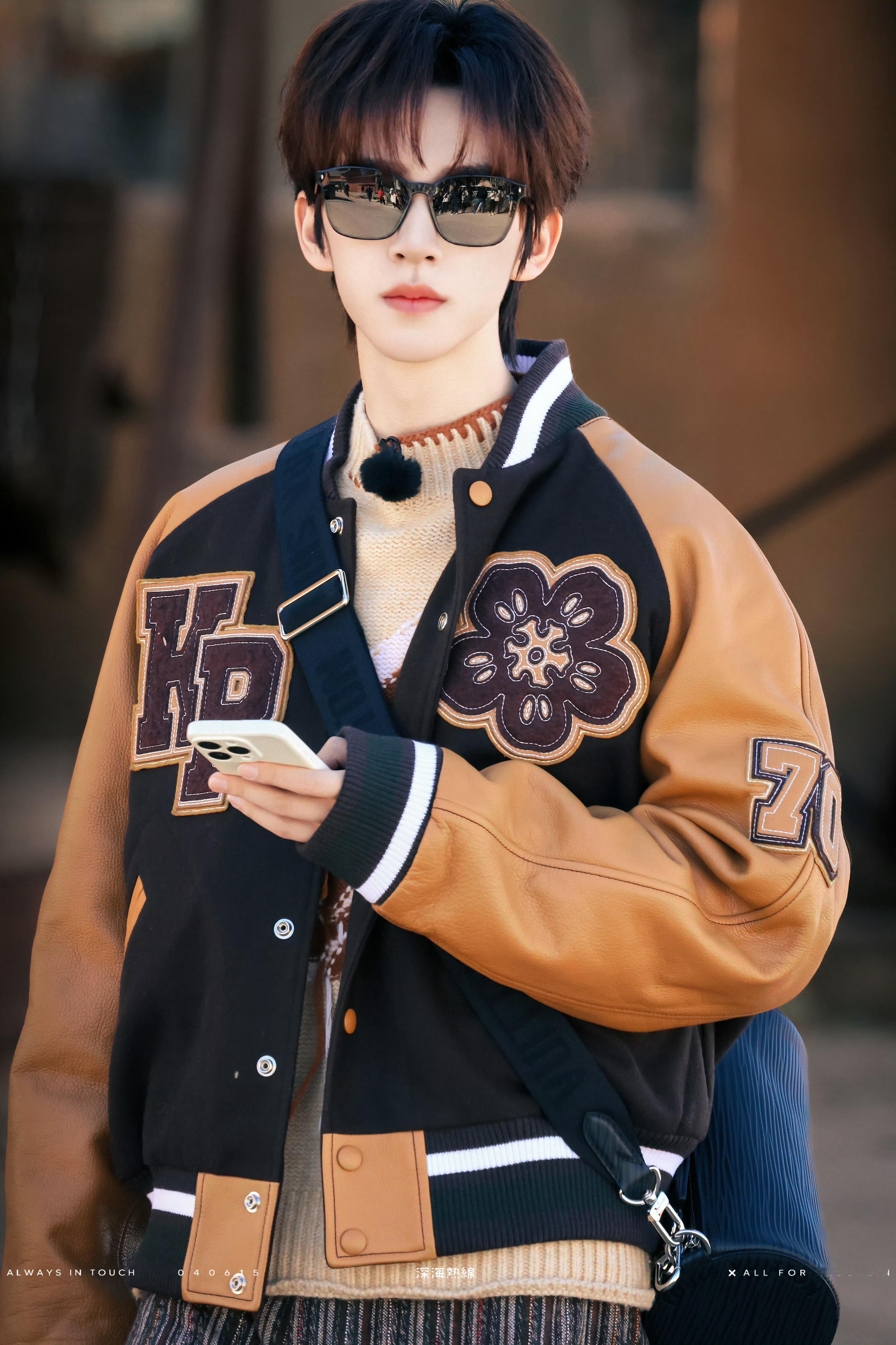 小贺今日录制节目的OOTD 贺峻霖一路繁花  [可爱] 