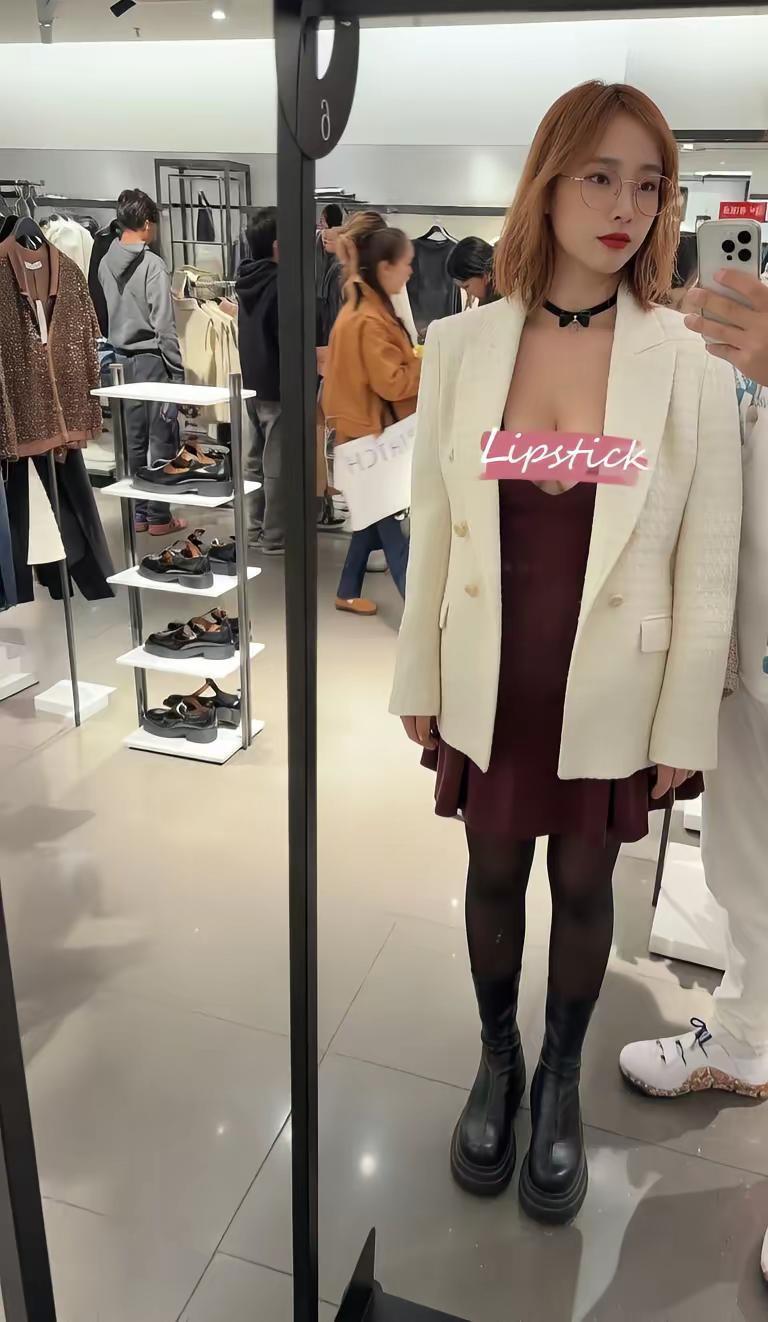 御姐的日常。无低俗暗示正常穿搭 眼镜妹 性感 黑丝