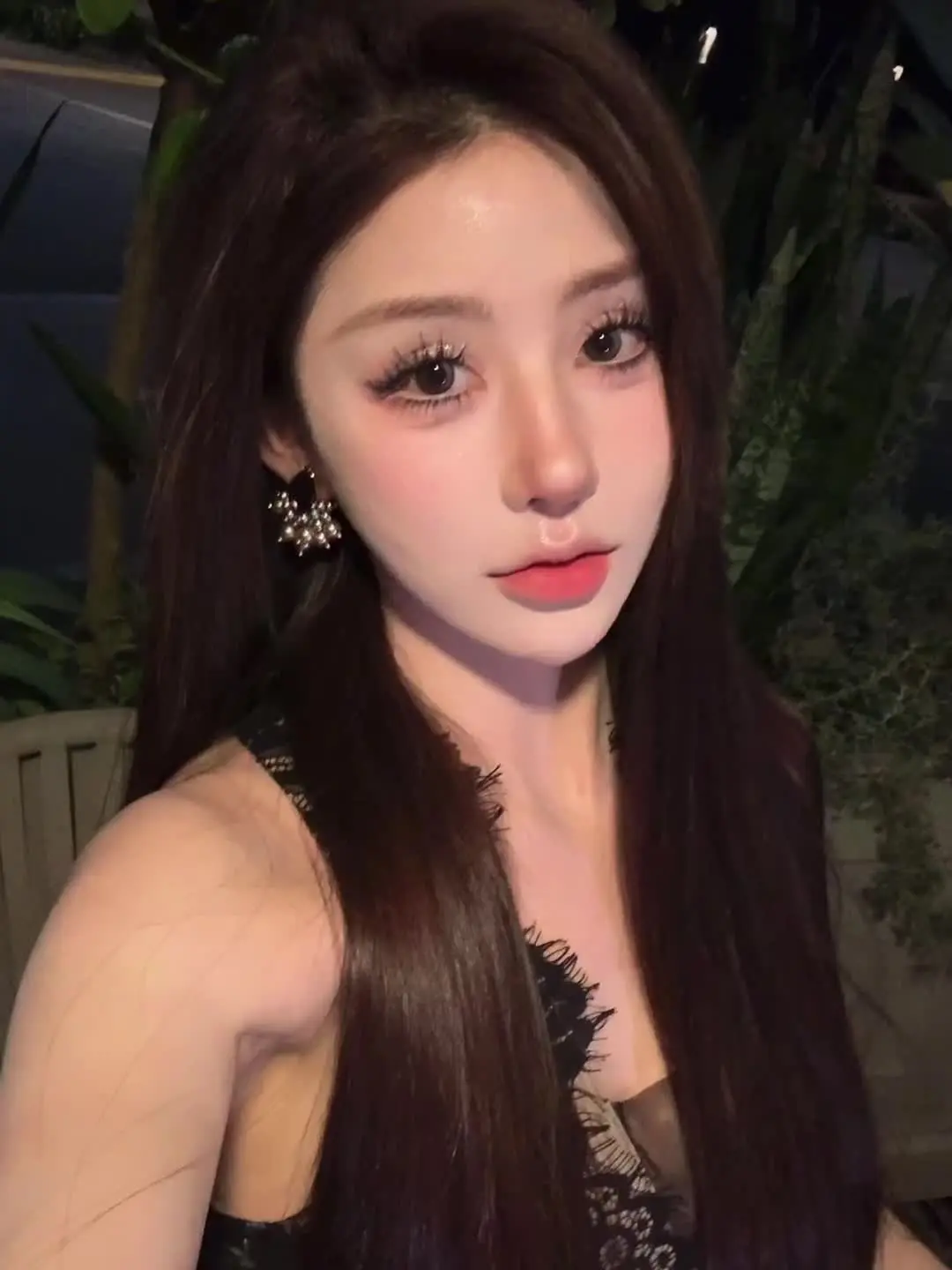 与其追逐那个你爱的人 不如去接纳爱你的人爱不能当饭吃 被爱可以