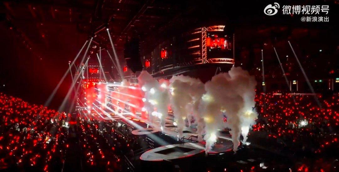 张杰跨年舞台长出了树 太牛了！张杰让「未·你好吗」2026跨年演唱会的舞台生长成