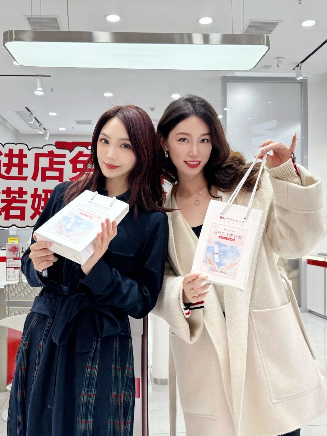 和闺蜜手挽手去打卡薇诺娜肌肤检测啦