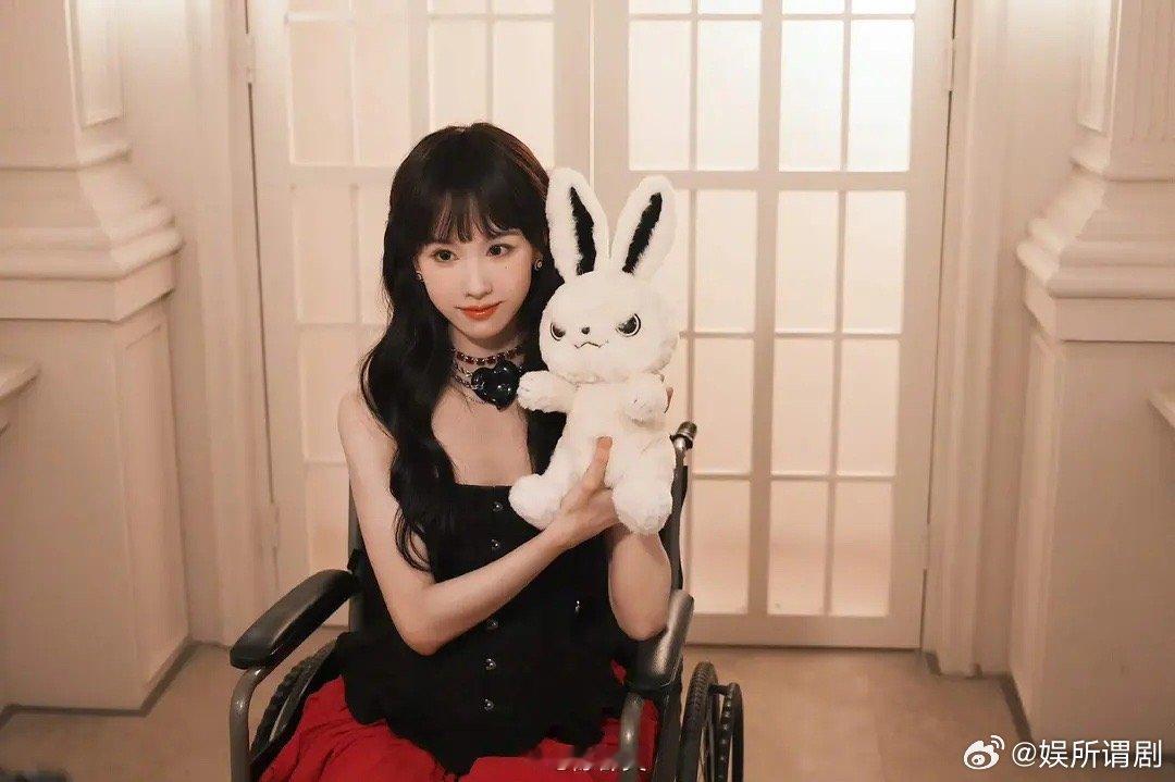 陈都灵咋长这样了完全跟20岁没区别 