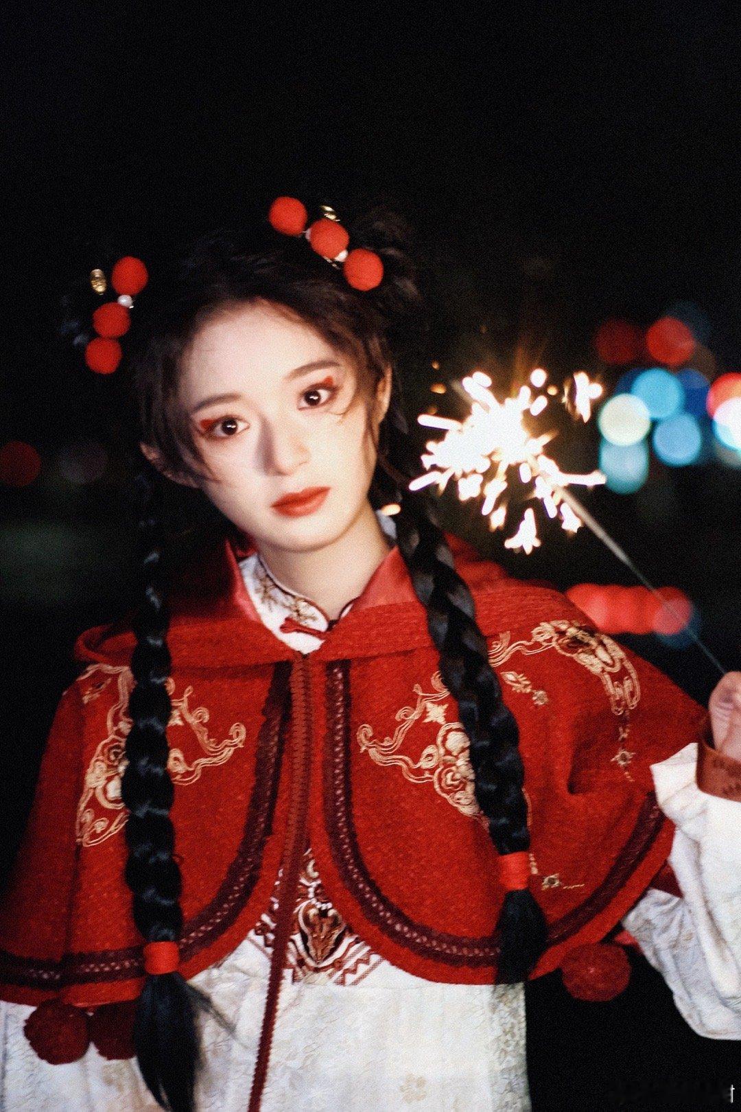 #黄杨钿甜丸子头麻花辫#、#黄杨钿甜新妆造# 黄杨钿甜丸子头麻花辫，可以有啊，黄