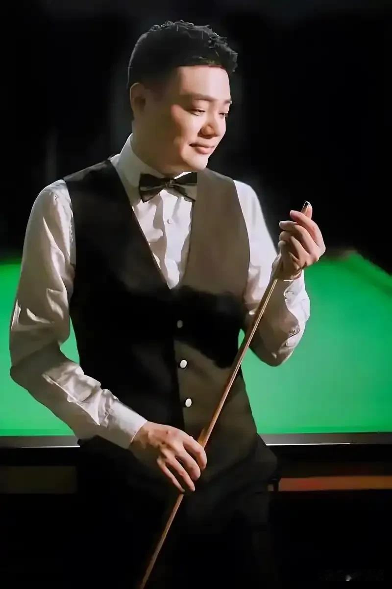 奥沙利文对着镜头一字一句地说：没有丁俊晖，我们这帮世界冠军，现在全在开出租车。