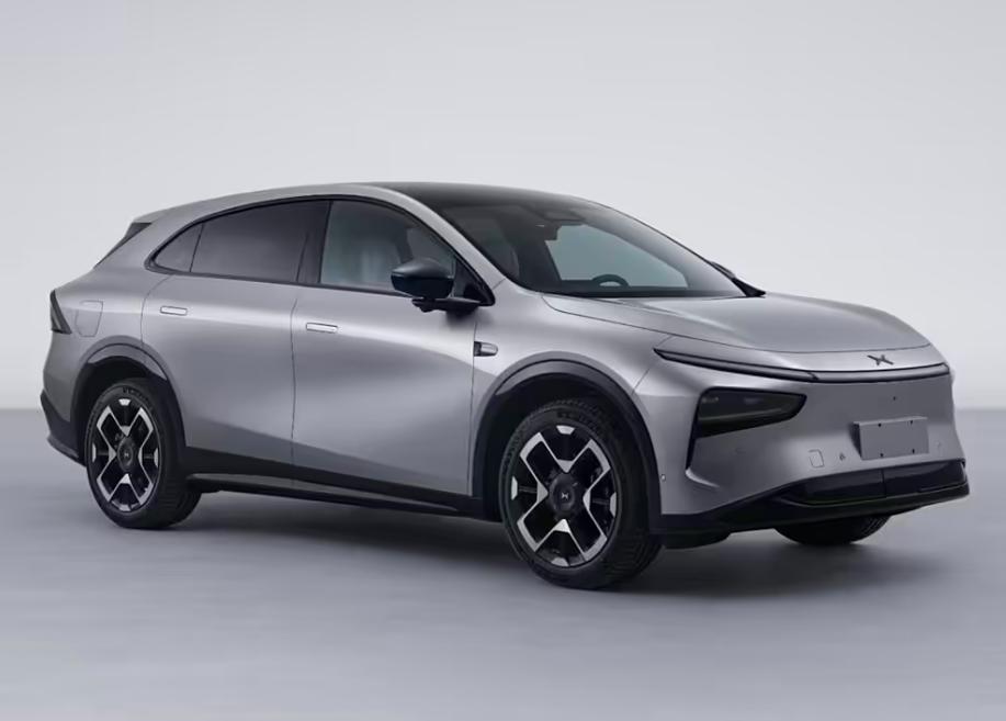 小鹏G7硬刚特斯拉Model Y🚗💨
2024年上半年，小鹏汽车面临销量下滑