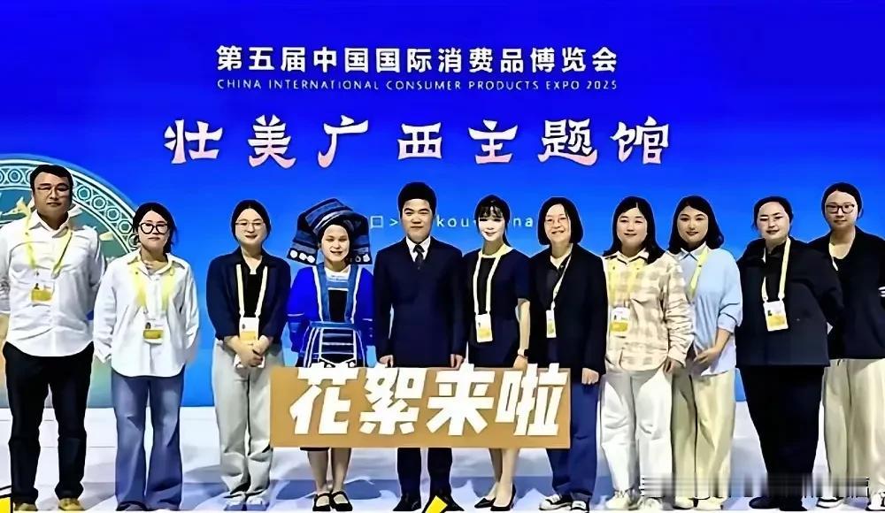 这宣传片拍的真好！就像p的一样，感觉是画，美的很不真实[笑哭]
董宇辉在最显眼的