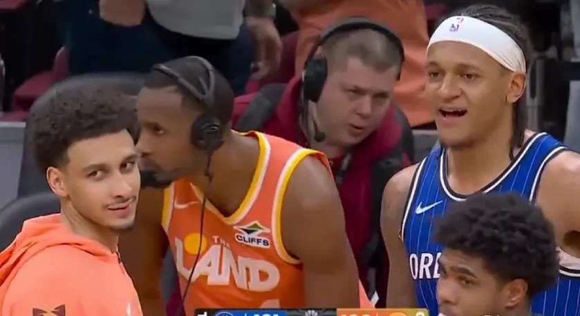 NBA常规赛，克利夫兰骑士在主场以136-131的比分战胜奥兰多魔术。米切尔本场