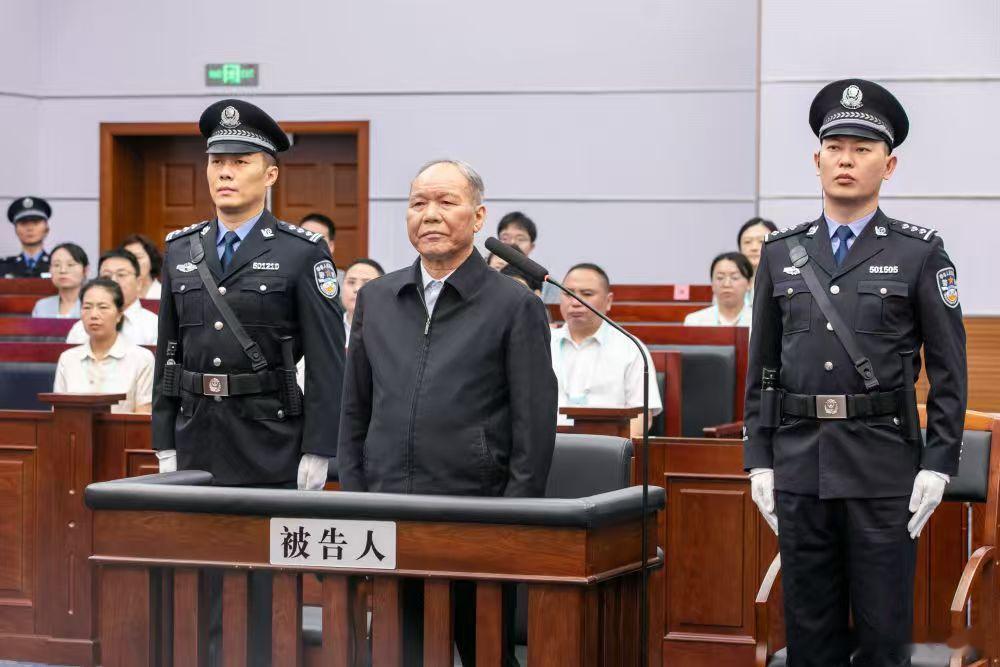 西藏自治区原政府主席齐扎拉，因为受贿1.58亿，今天被判处无期徒刑。1999年之