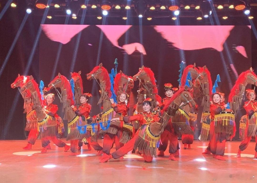 浙江年味藏着这些中国非遗 谁能拒绝浙江湖州长兴的非遗年味！火树银花打铁花，龙腾鱼