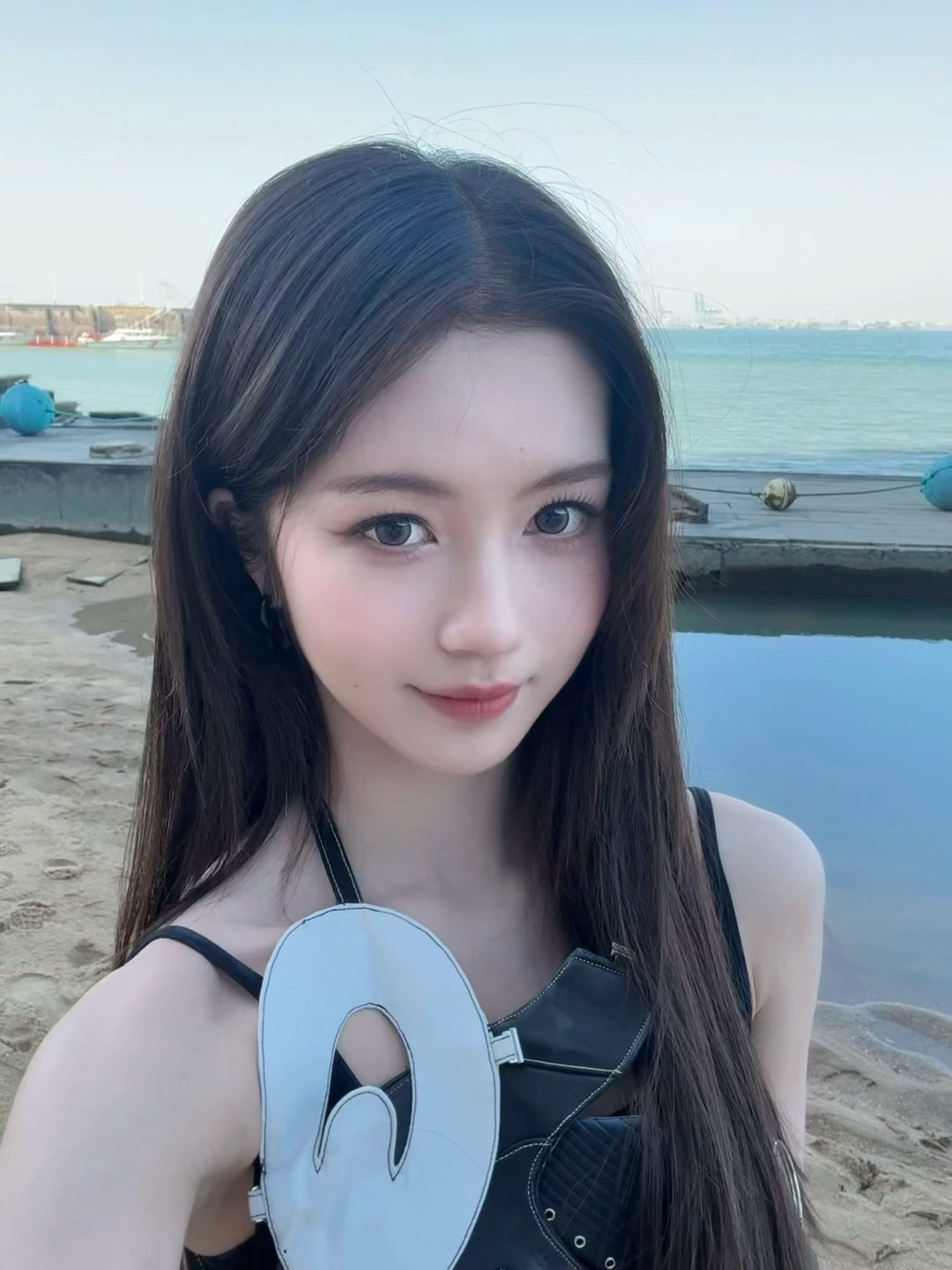 胡静怡海边氛围感照片 胡静怡海边照片来啦🏝️广角邪修拍照怎么都这么美啊啊啊啊宝