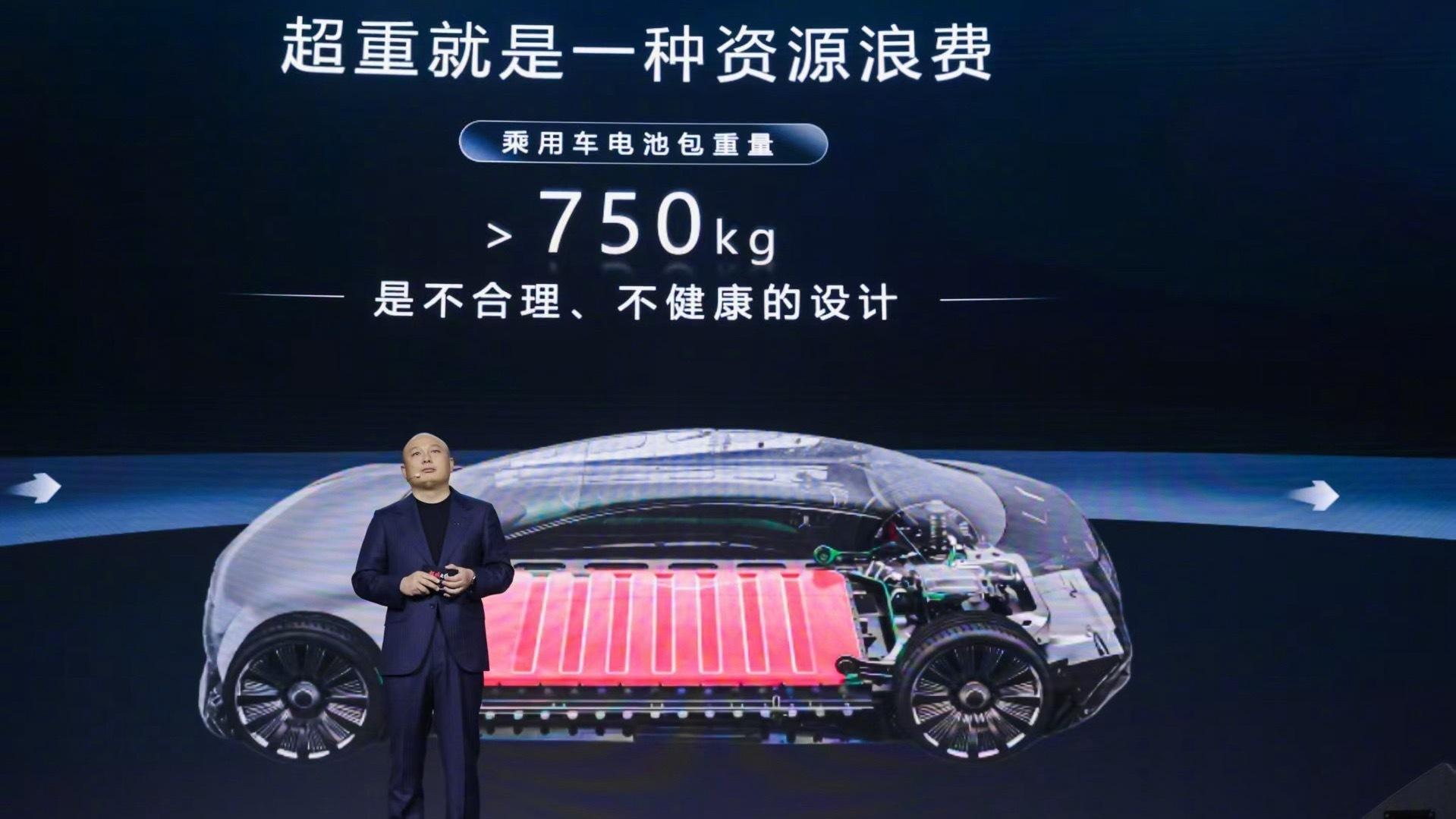 宁德时代高管称电池超750kg不科学 这话其实有点得罪人。这两年电动车有个很明显