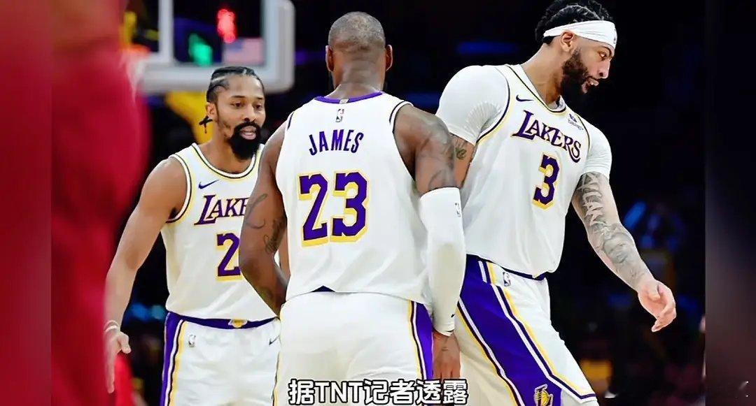 似乎浓眉早已感到极度失望！据 TNT 记者透露，在与湖人内部人员交流后，他们坦率