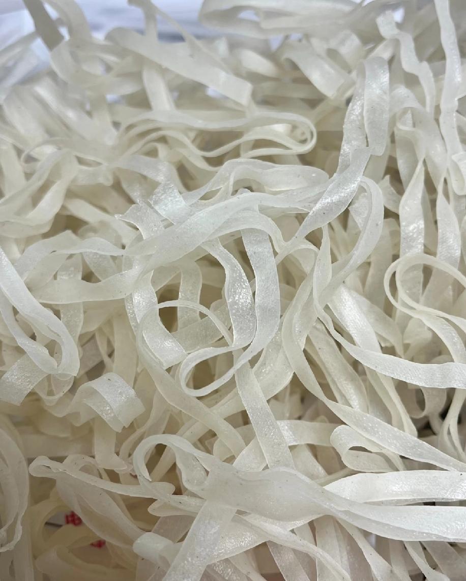 这是安徽的特色米面，安庆的米面最具代表性，三河当地也很常见，纯用大米制作而成，先