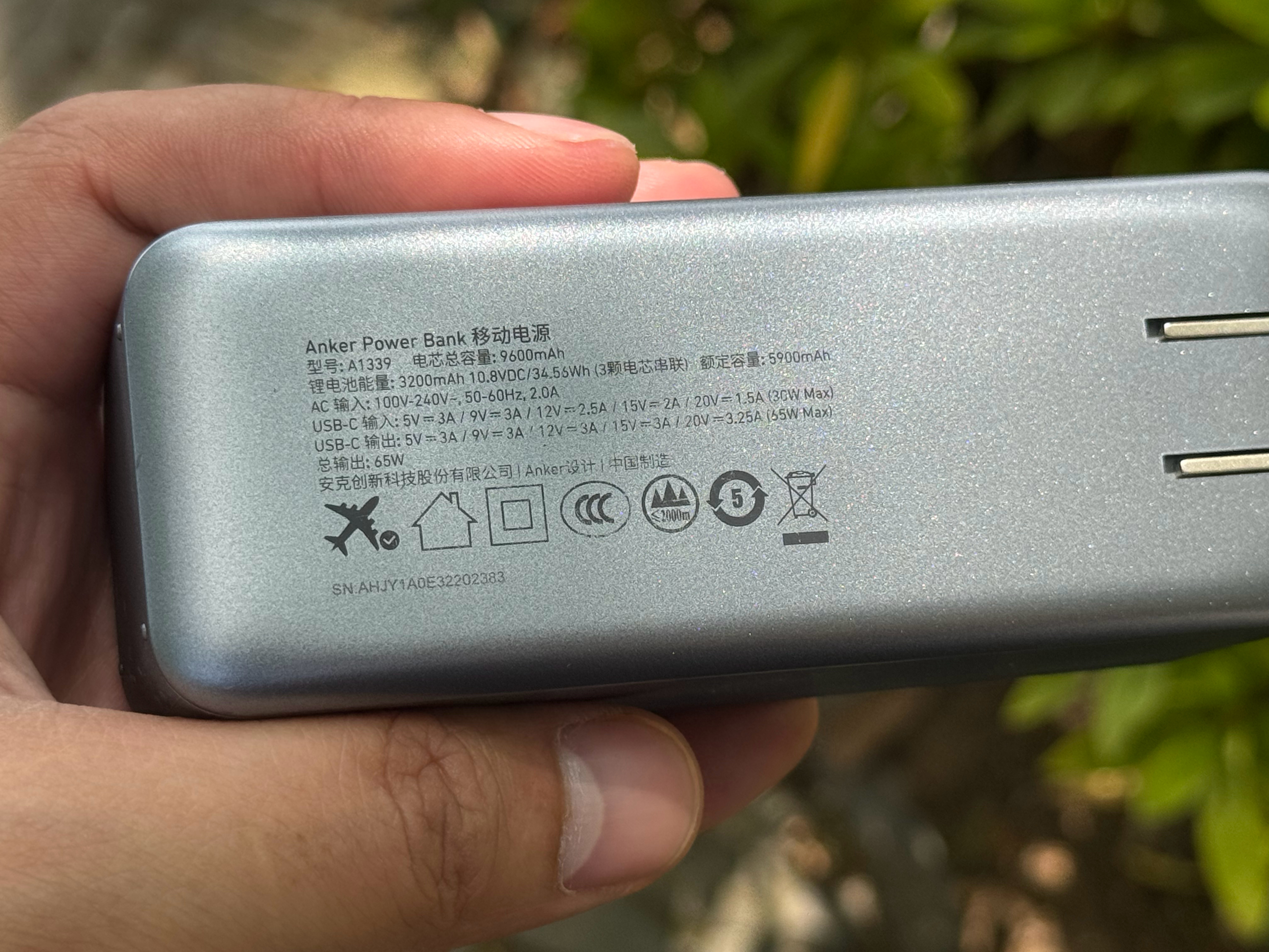 好消息，天天随身干活的充电宝有3C标记坏消息，这个标记再下去要磨光了要知道，现在