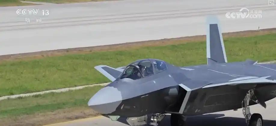 歼20的技术突破那可太多了。它采用了先进的隐身技术，机身外形经过精心设计，能有效