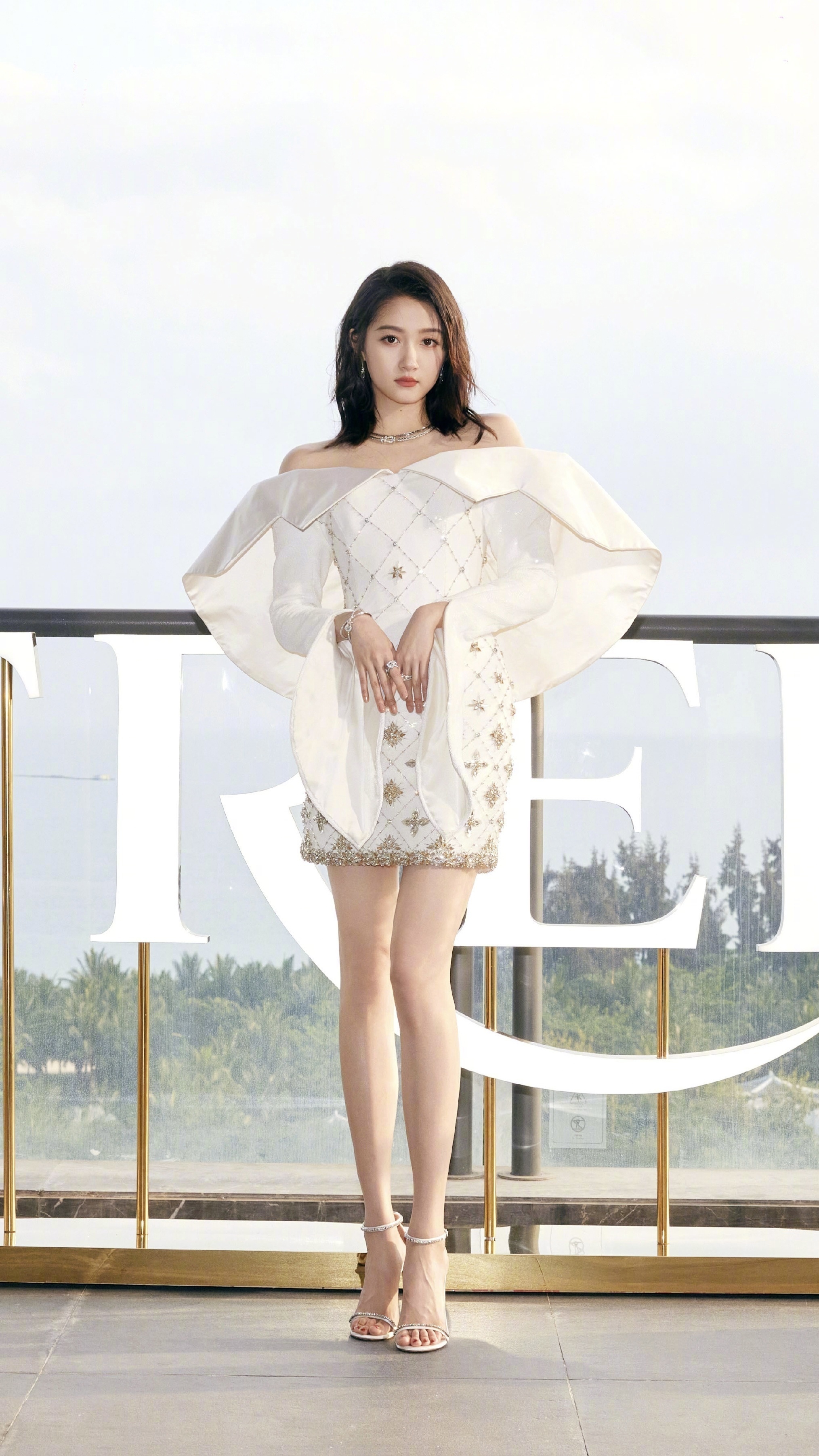 关晓彤无名指戒指 💍Fred珠宝全球代言人新造型解析▪️ 力戴品牌经典Forc