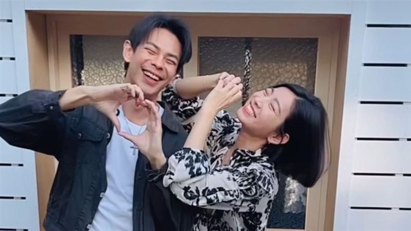 米可白孙绽竟然分手了？？！！！米可白与孙绽交往3年多，原本被外界视为演艺圈中的稳