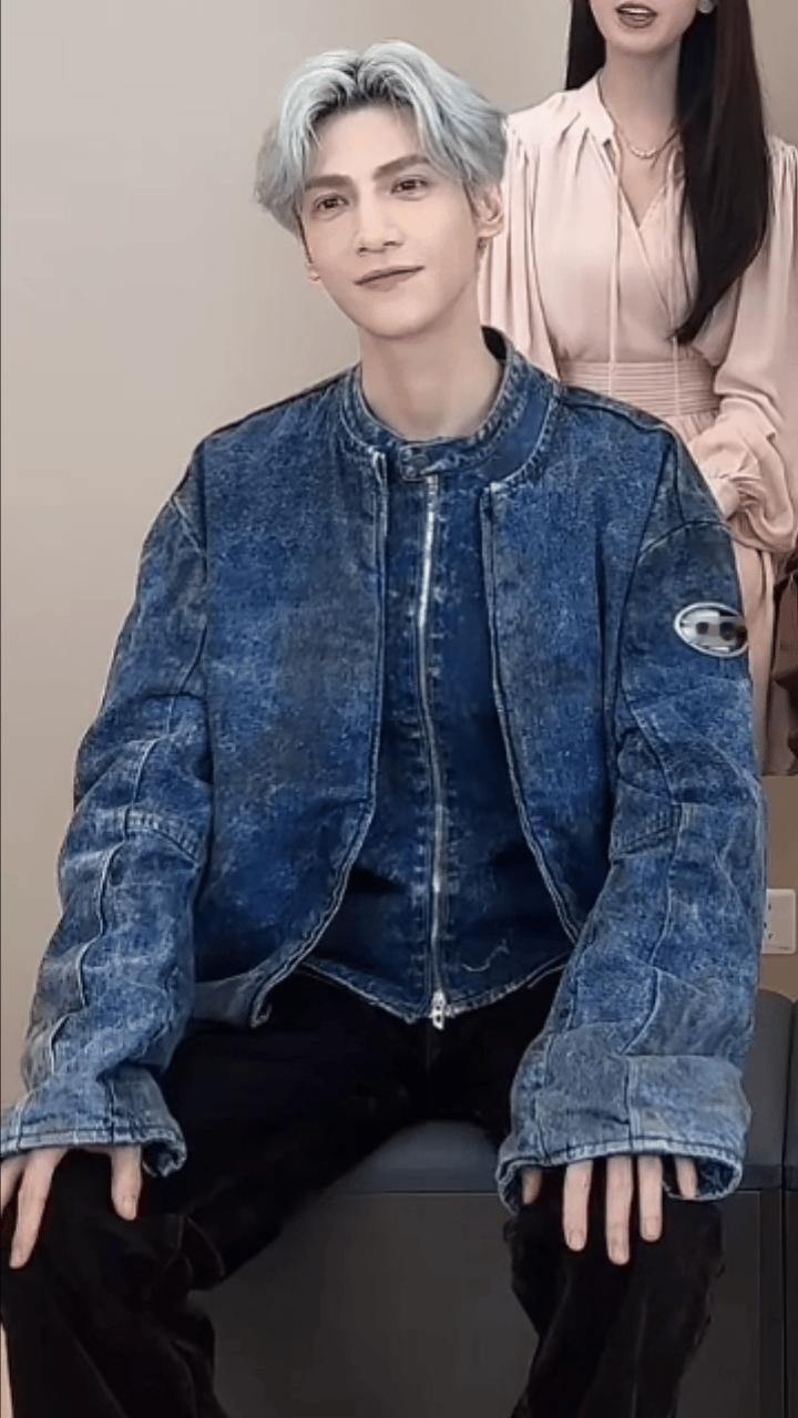 好喜欢手一敲一敲的，今天怎么这么帅啊[舔屏] ​​​