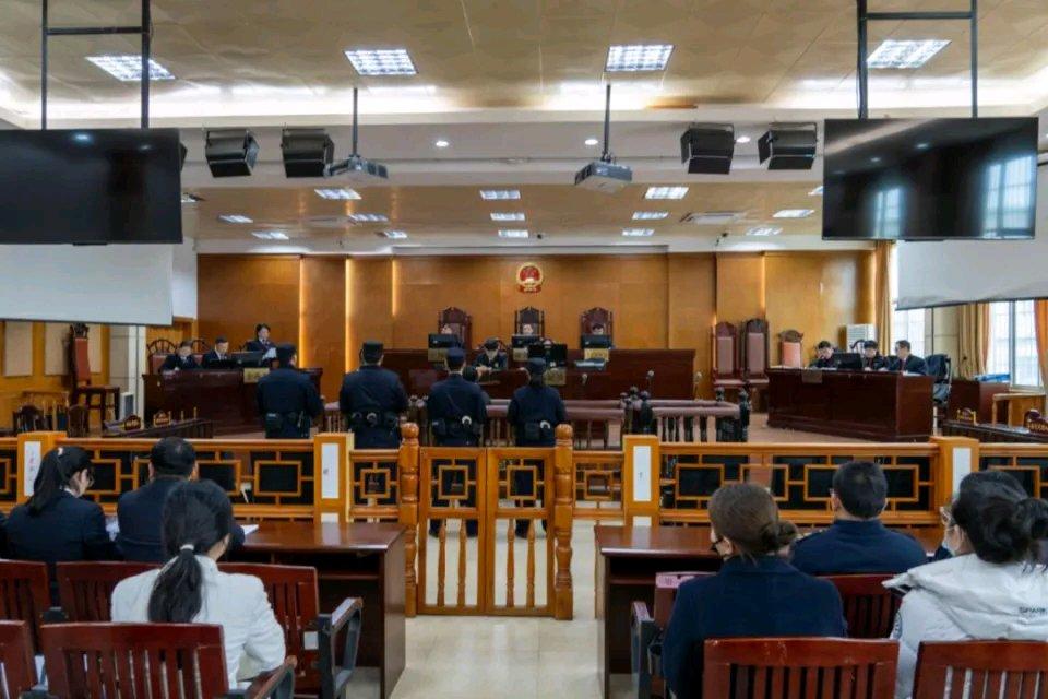 “免费美容”套路曝光：美容师给顾客脸上涂辣椒素声称“过敏”，恐吓、强迫消费近日，