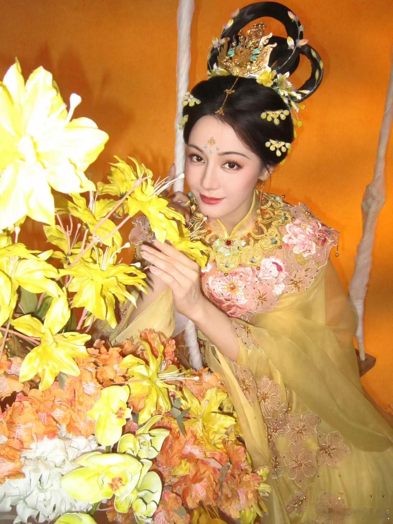迪丽热巴中秋限定迪丽热巴中秋奇妙游出图迪丽热巴中秋限定，好美，[太开心][太开心