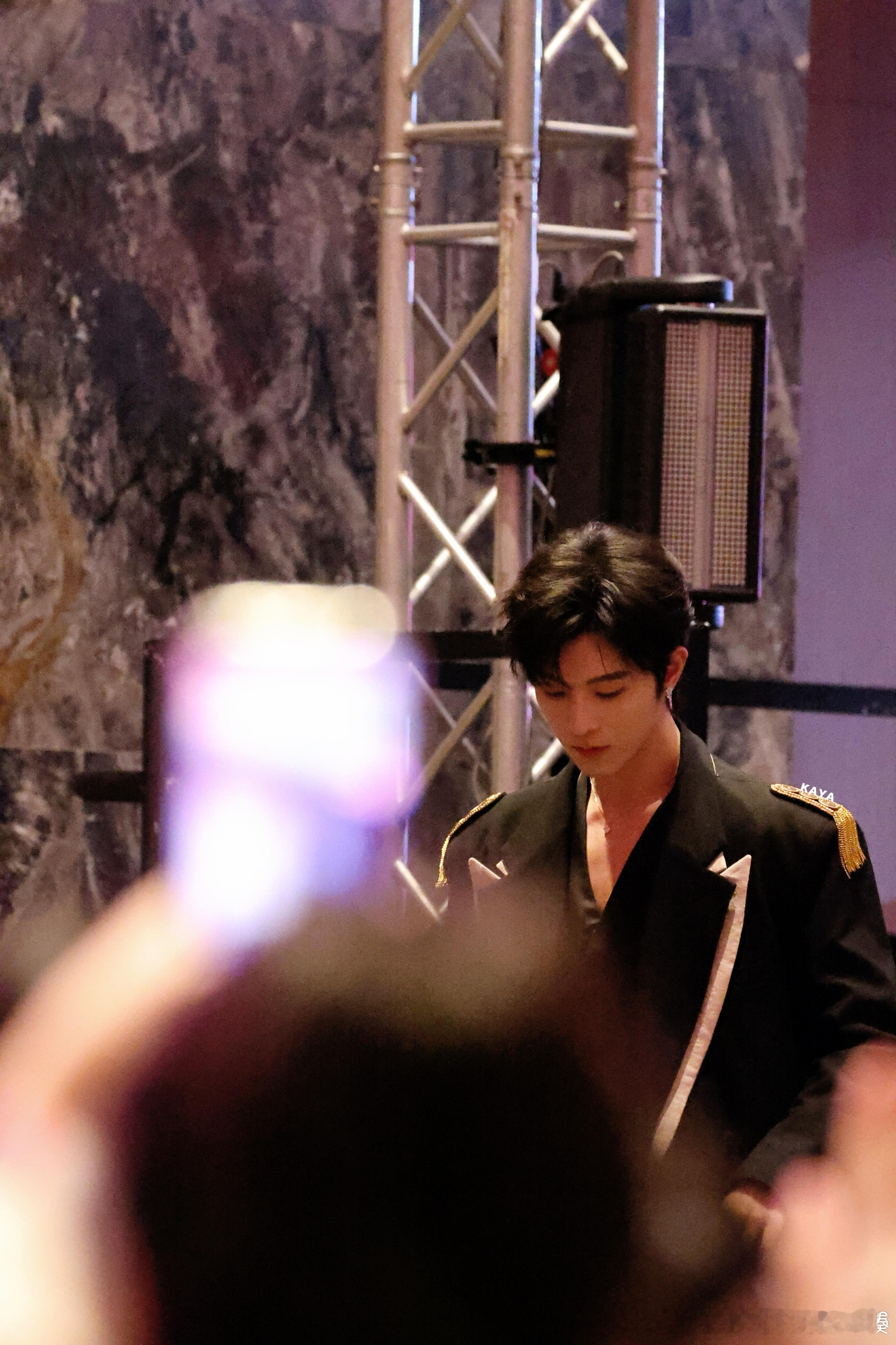 qdj “你的星光 是秋天里的温柔坠落” “𝒀𝒐𝒖𝒓 𝒔𝒕𝒂𝒓?