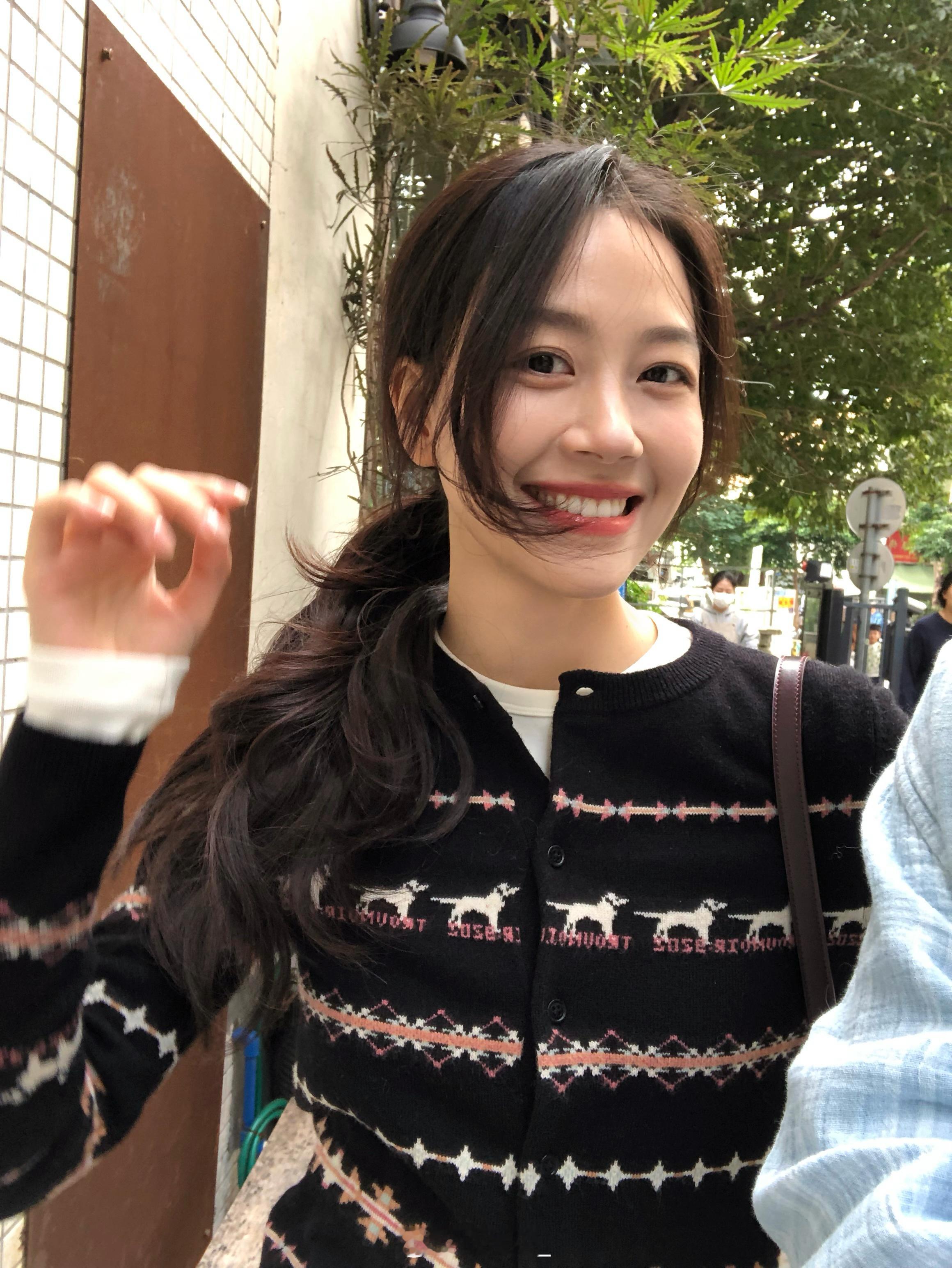 小小的天空里 不该有乌云 