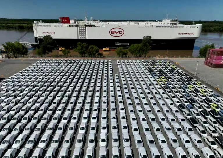 阿根廷迎来首批中国电动汽车，逾5800辆，包含电动和混动。当地媒体说，这是前所未