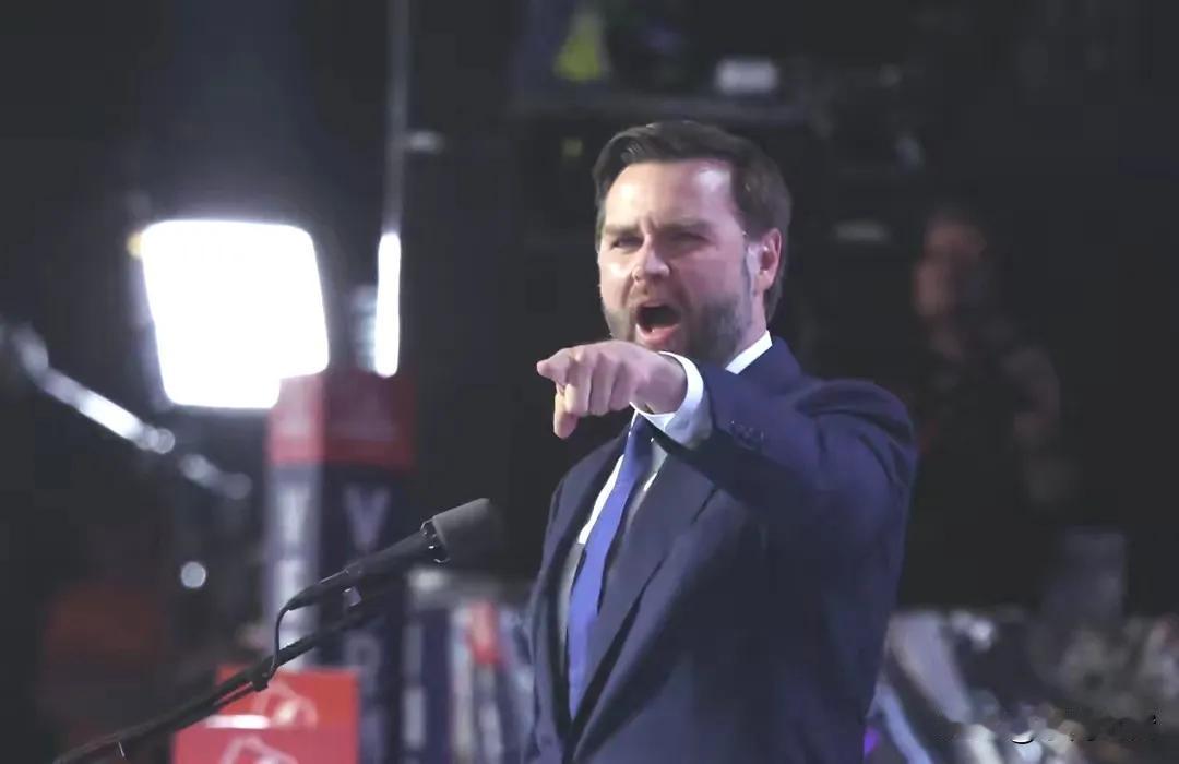 万斯这“印度女婿”算是把“情商下线”玩明白了，当着几千学生说盼印度教妻子改信天主