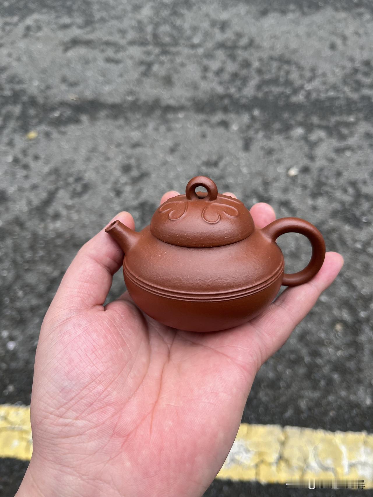 买红泥紫砂壶怕被骗？分清“大红泥”和“小红泥”，少交一半学费！
很多壶友入坑紫砂