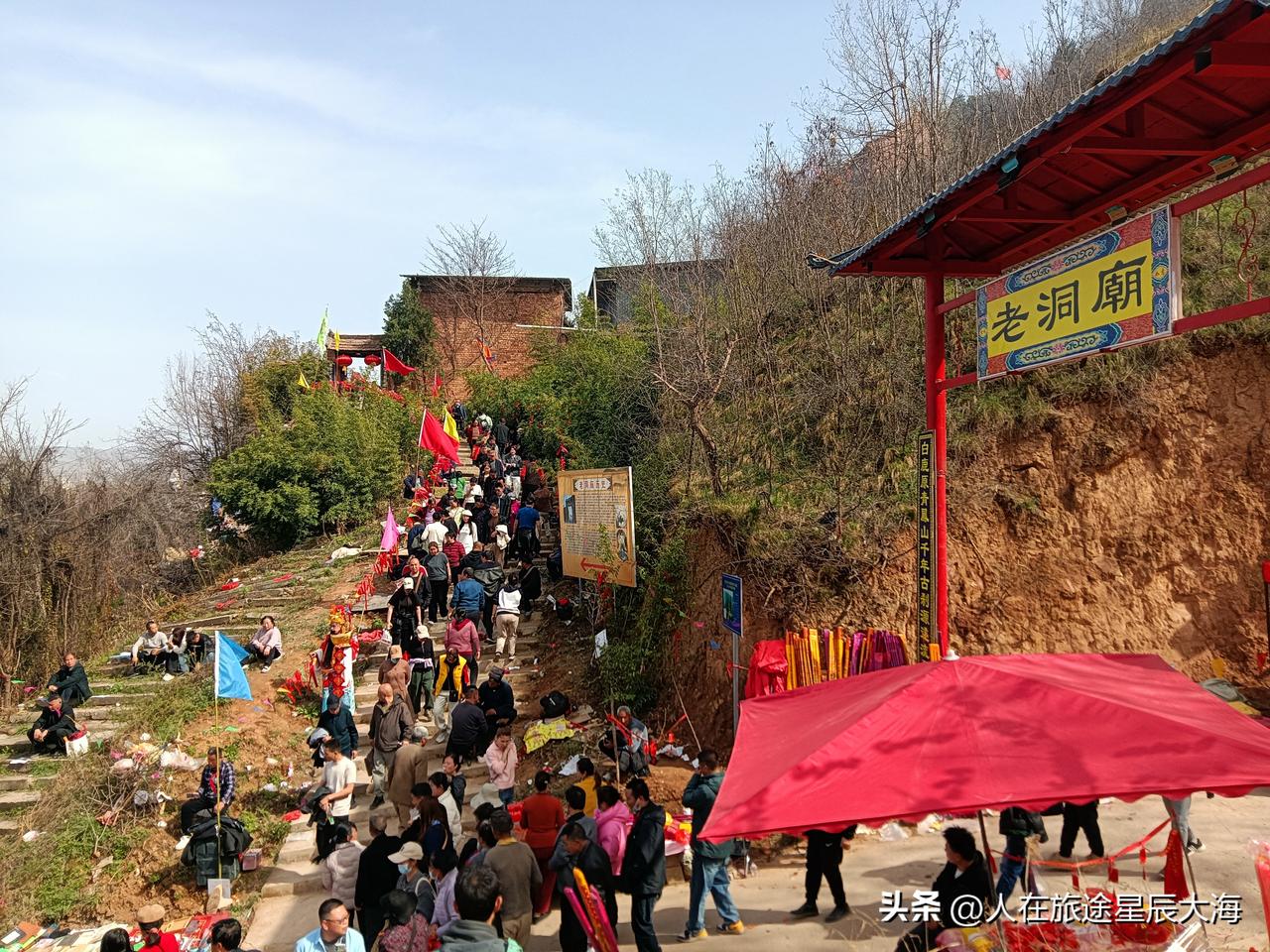 二月二龙抬头，人人都去赶庙会！今天是传统民俗“二月二”，我跟着源源不断的人流去白