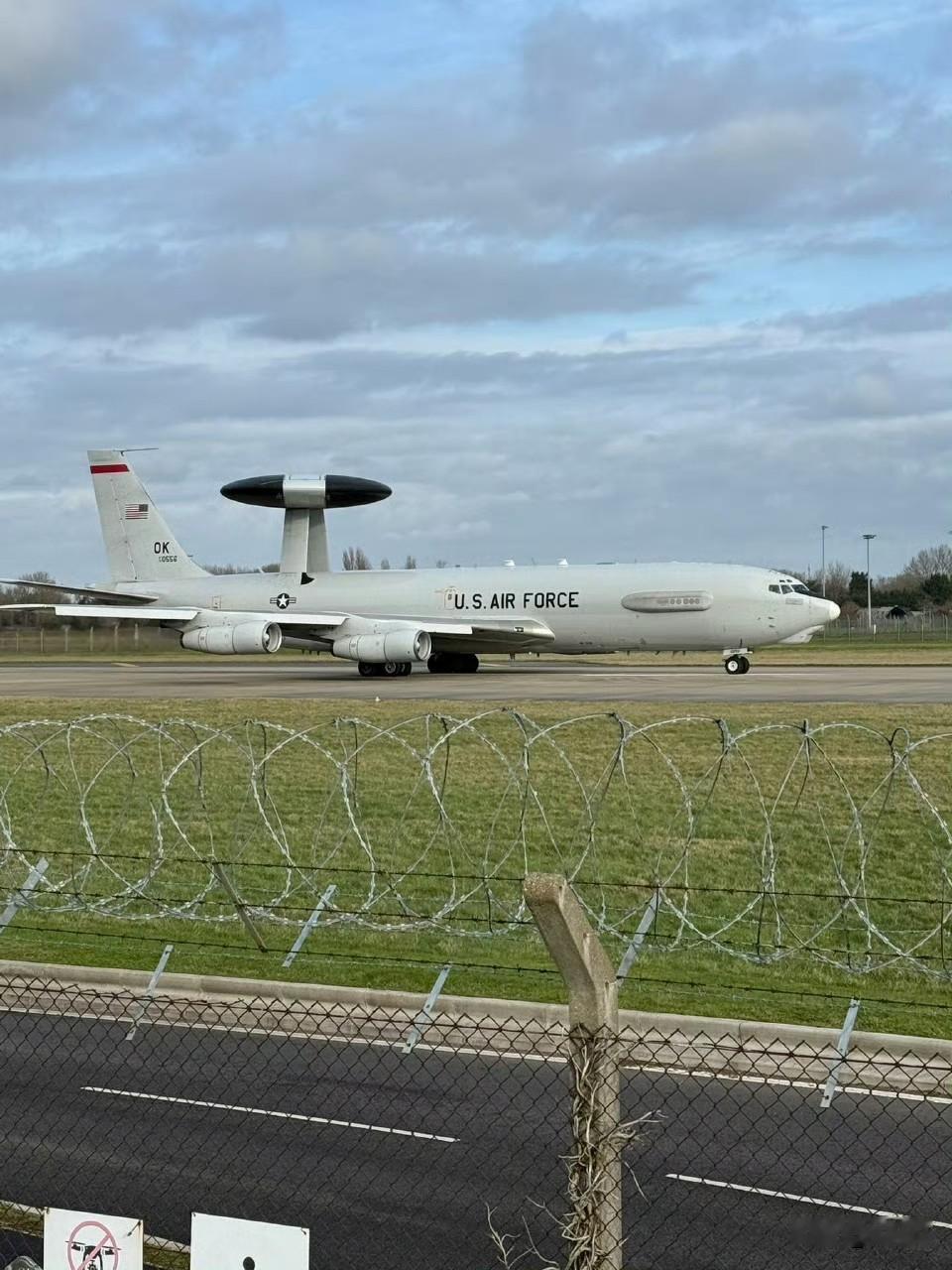 过去 24 小时内，观测到 6 架美国空军 E-3G"望楼"预警机从美国调往欧洲