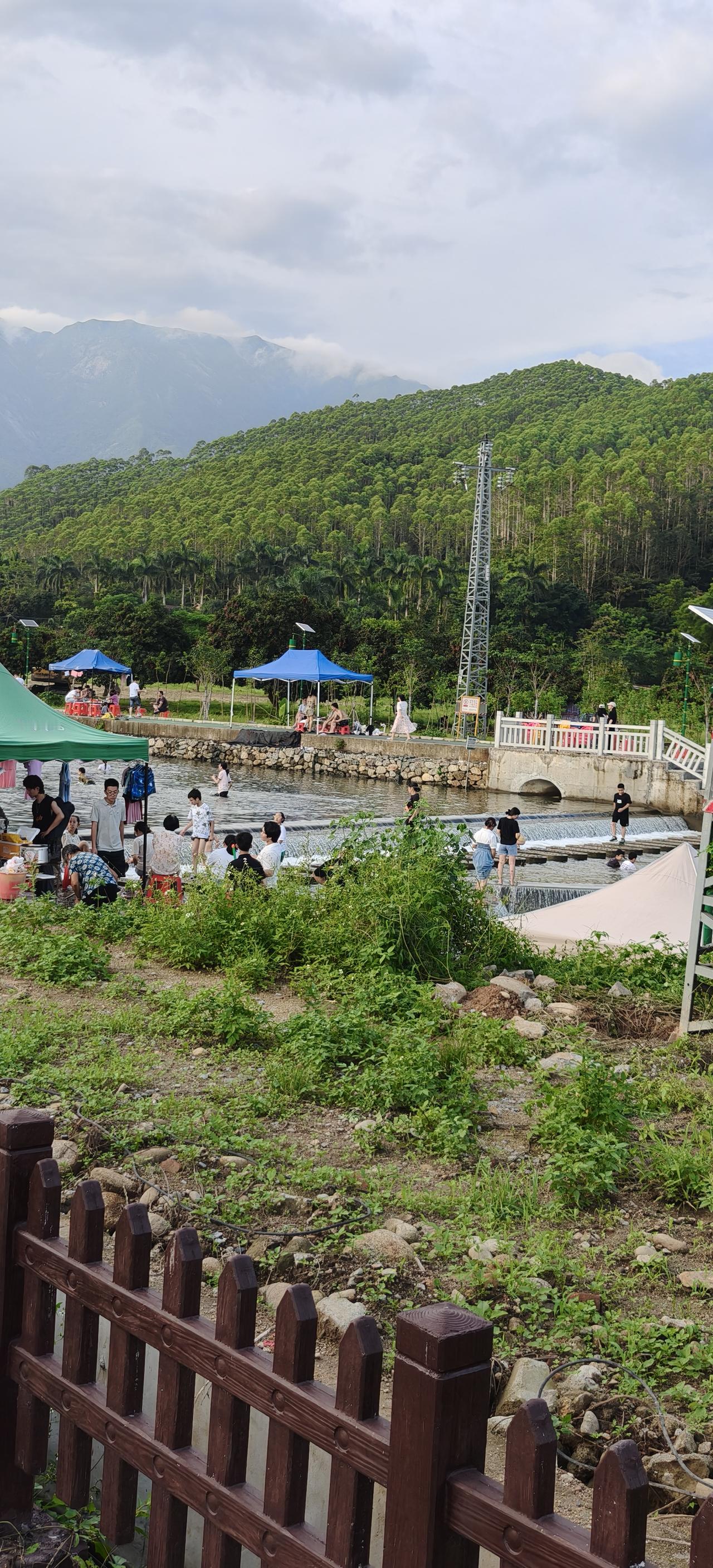 看到“一山一水一风景”这个上联，真是妙哉！它用三个“一”字勾勒出简约又迷人的自然