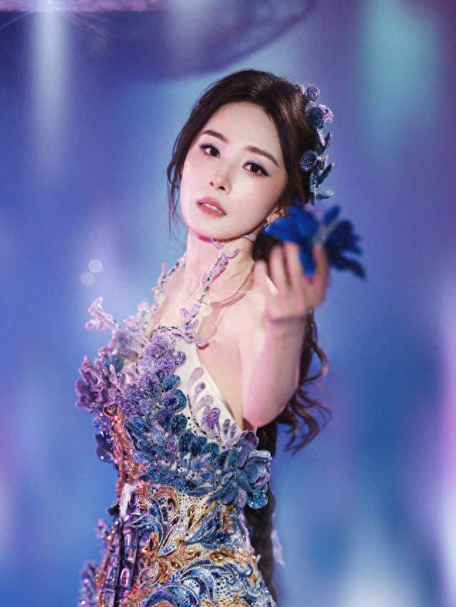 杨幂云烟迤逦独属于成熟女性的东方诗意