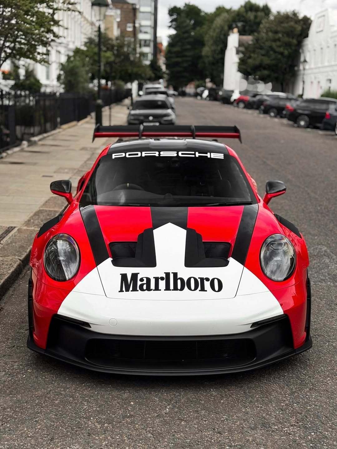 好帅的保时捷992 GT3 RS，这个红白配色赛道猛兽来袭！！！