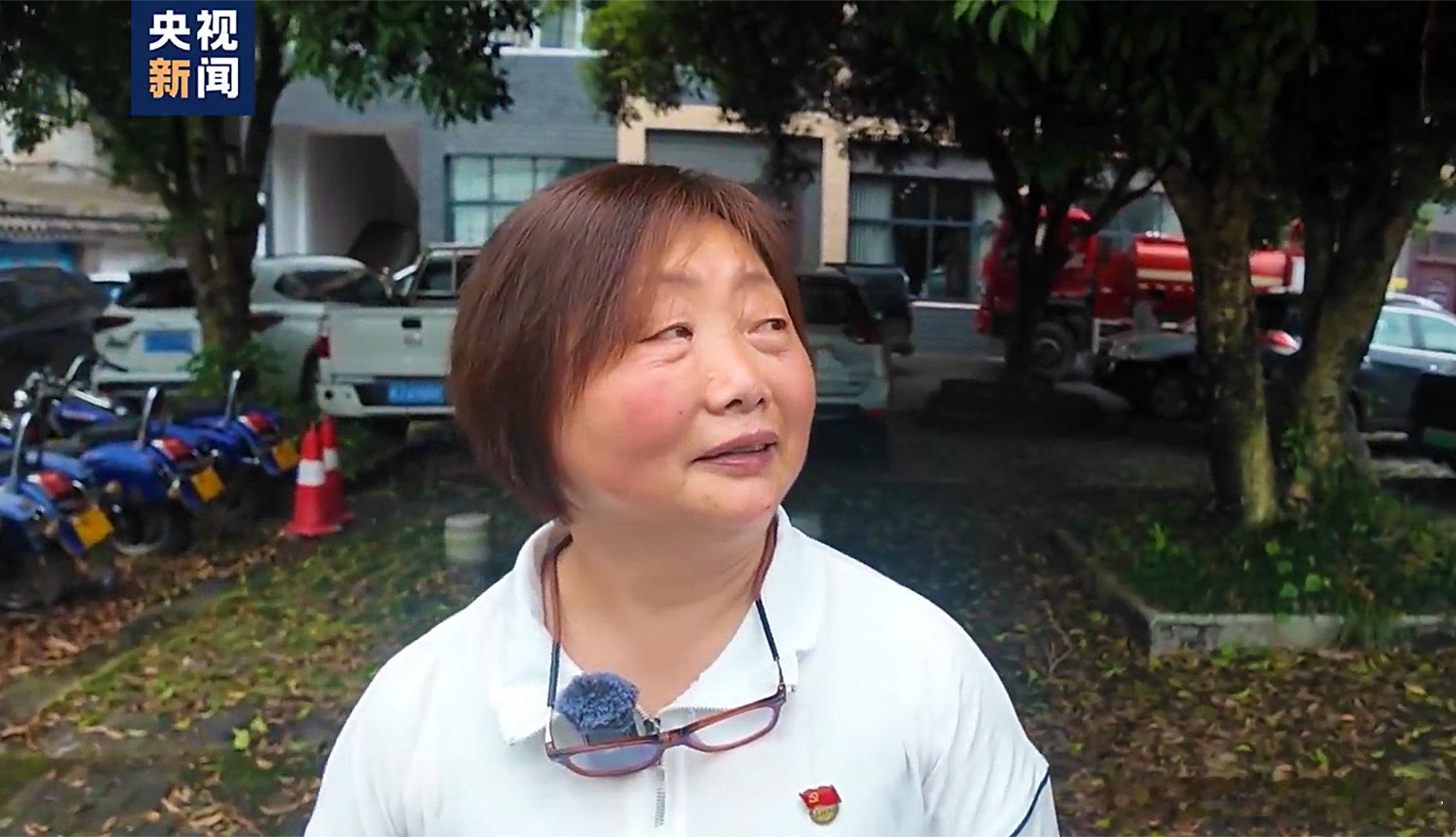 女村支书耳环遭网暴后续理性看待穿搭被网友恶意质疑奢靡、因佩戴耳环陷入网暴的女村支