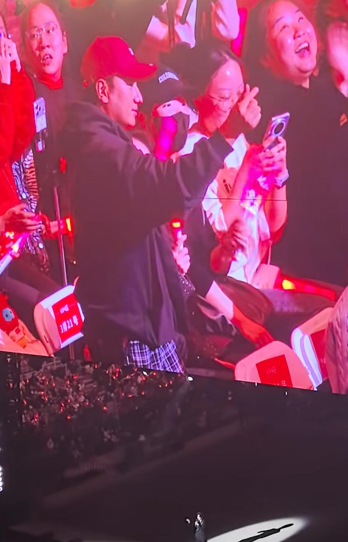 陈楚生演唱会今晚来的朋友是海来阿木！
真是一个惊喜。
陈楚生果然是好友收割机，认