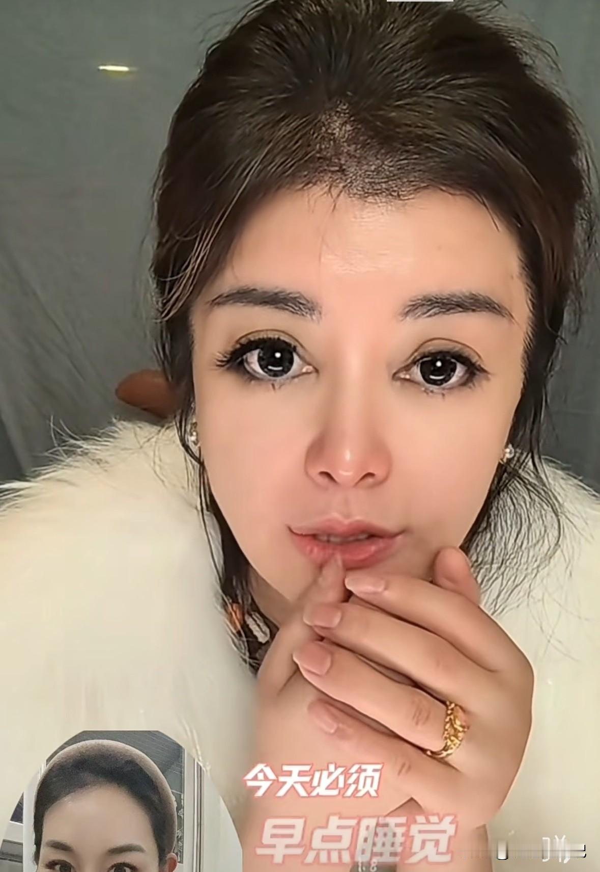 于文红前脚刚说不跟任任一起住，后脚又说，“今天得早点睡觉，我要哄任任宝宝睡觉了，