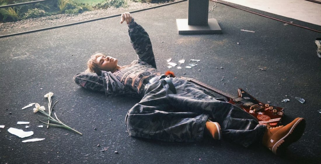 张真源好想你哦😚请多多发放更多幕后花絮和图频吧🤲🏻全部接纳！！ 