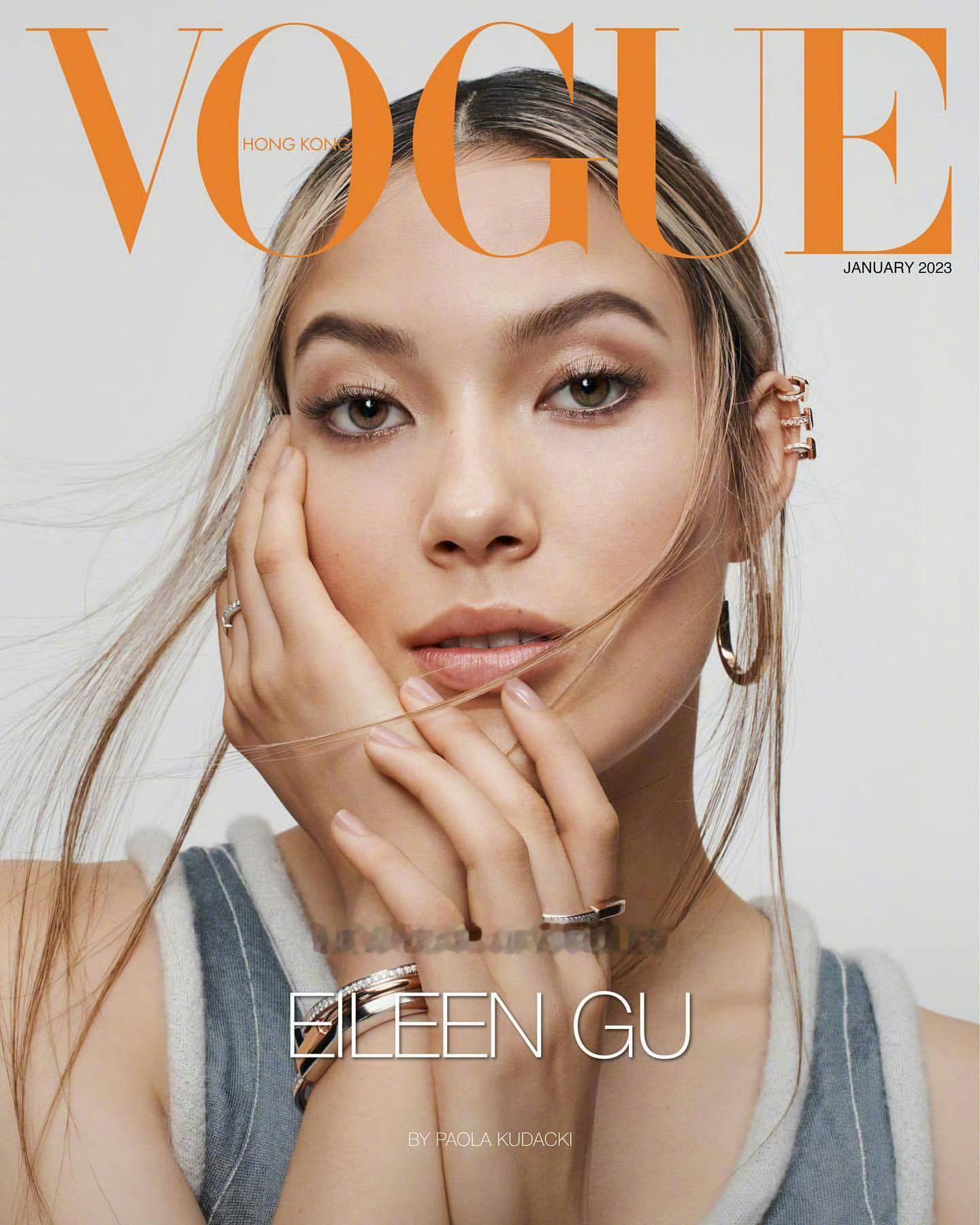 谷爱凌今日出镜港版《VOGUE》11月号新封，身穿Max Mara，佩戴CHAU