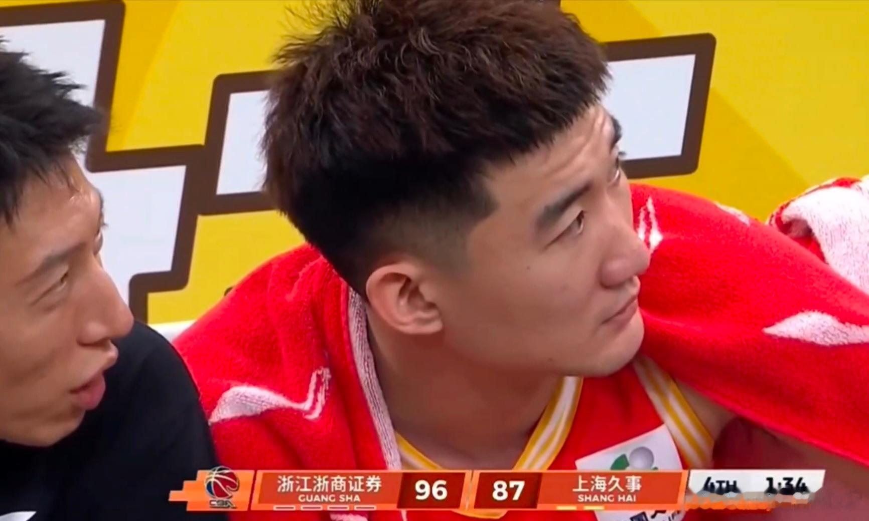 CBA总决赛G5今晚开战。广厦男篮在G4靠调整轮换阵容扳回一城，有两位球员挺身而