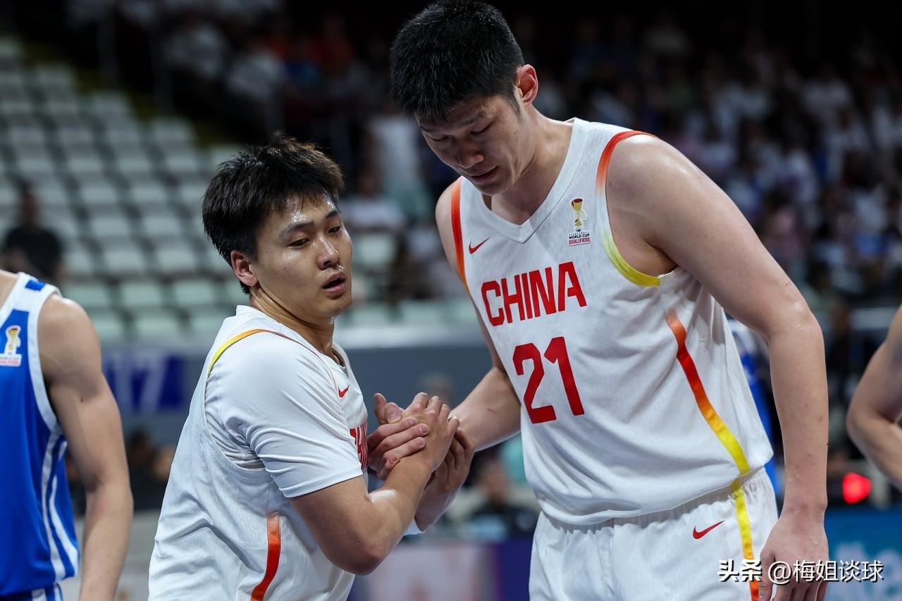 中国男篮世预赛两连胜，队内总得分排名一览：

01、胡金秋，35分18板1助1帽