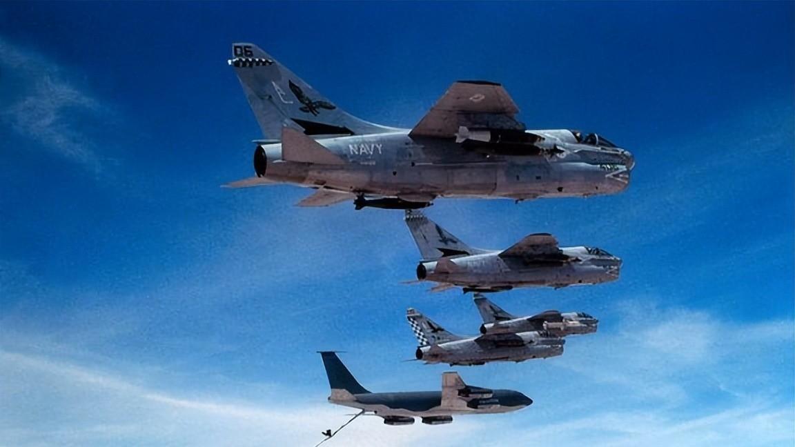 作为常年盯着国际风云变幻的老观察者，看到川普突然对着镜头夸起中美关系“非常良好”