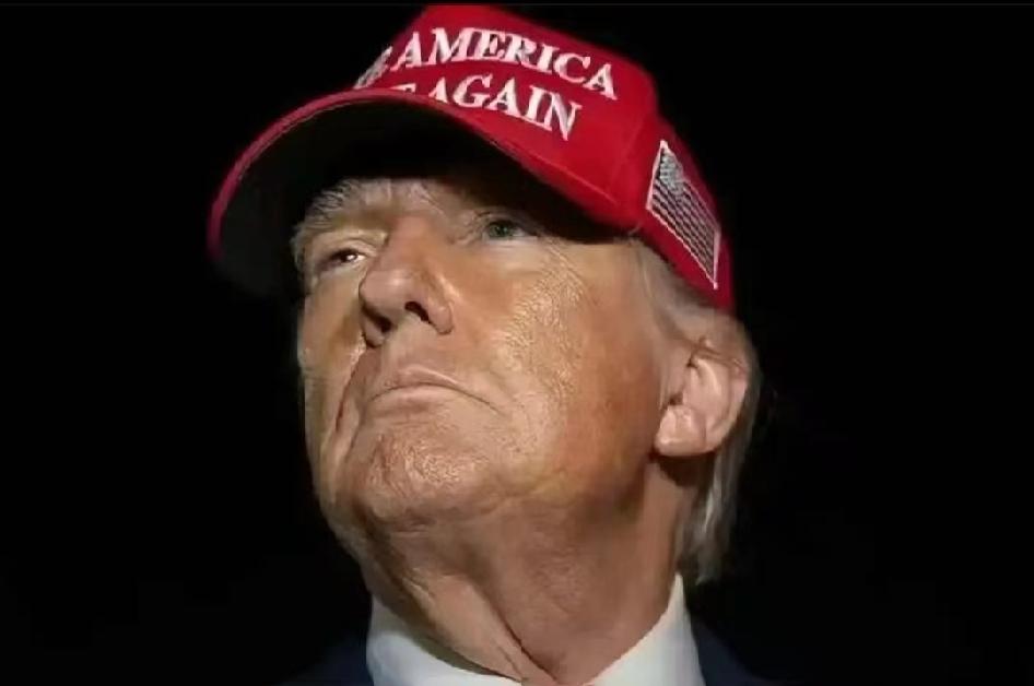 1月24日，特朗普似乎走出了愤怒的阴影，他发布了正在华盛顿特区林肯纪念堂附近建造