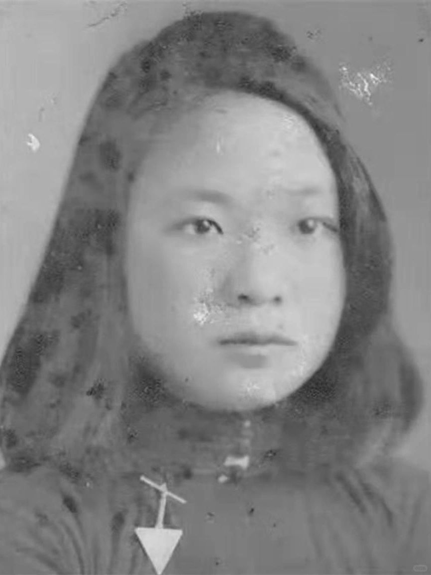 “忘掉一切，各自开始新生活。”1985年，65岁的“小鲁迅”陈布文因发现丈夫出轨...
